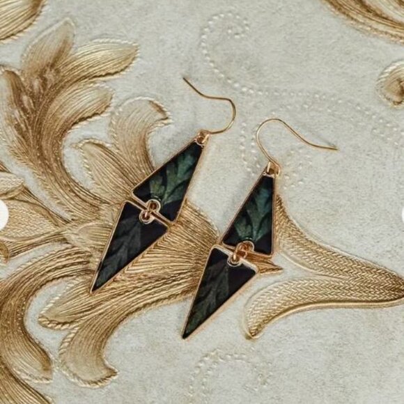 Jewelry - Beautiful green Triangle earrings